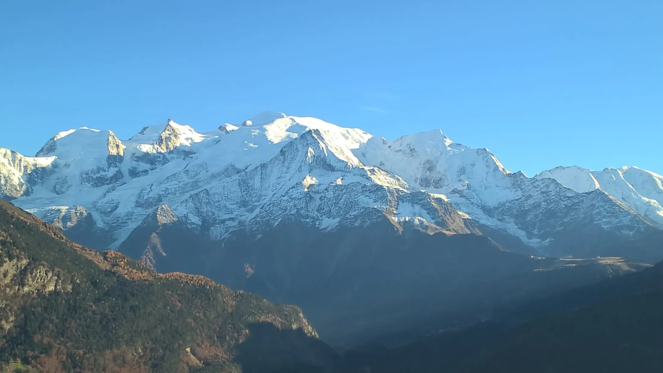 Le Mont Blanc - HOTEL - FLUMET - une image de la montagne